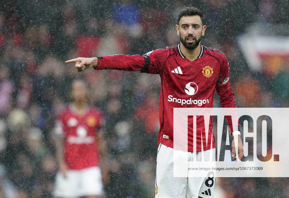 Manchester, England, 4th October 2025. Bruno Fernandes of Manchester United, ManU during the Manchester United vs Sunderland Premier League match at Old Trafford, Manchester. Picture credit should read: Andrew Yates Sportimage . SPI_106_AY_MAN_UTD_SUN SPI-4195-0106