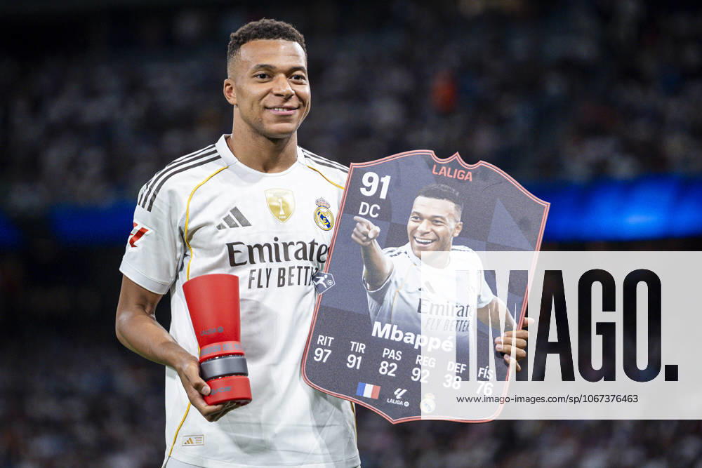 REAL MADRID CF v VILLARREAL CF. LA LIGA 2025 2026. ROUND 8. Real Madrid CFs Kylian Mbappe celebrates the MVP of September during La Liga match. October 4, 2025. (ALTERPHOTOS Toni Garrido) MadridSpain