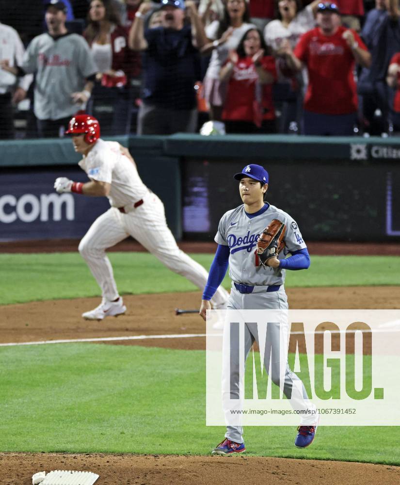 Baseball: Division Series between Dodgers and Phillies Los Angeles Dodgers two-way player Shohei Ohtani gives up a two-run triple to J.T. Realmuto of the Philadelphia Phillies in the second inning of Game 1 of the Division Series at Citizens Bank Park in Philadelphia on Oct. 4, 2025. A14AA0004911444P