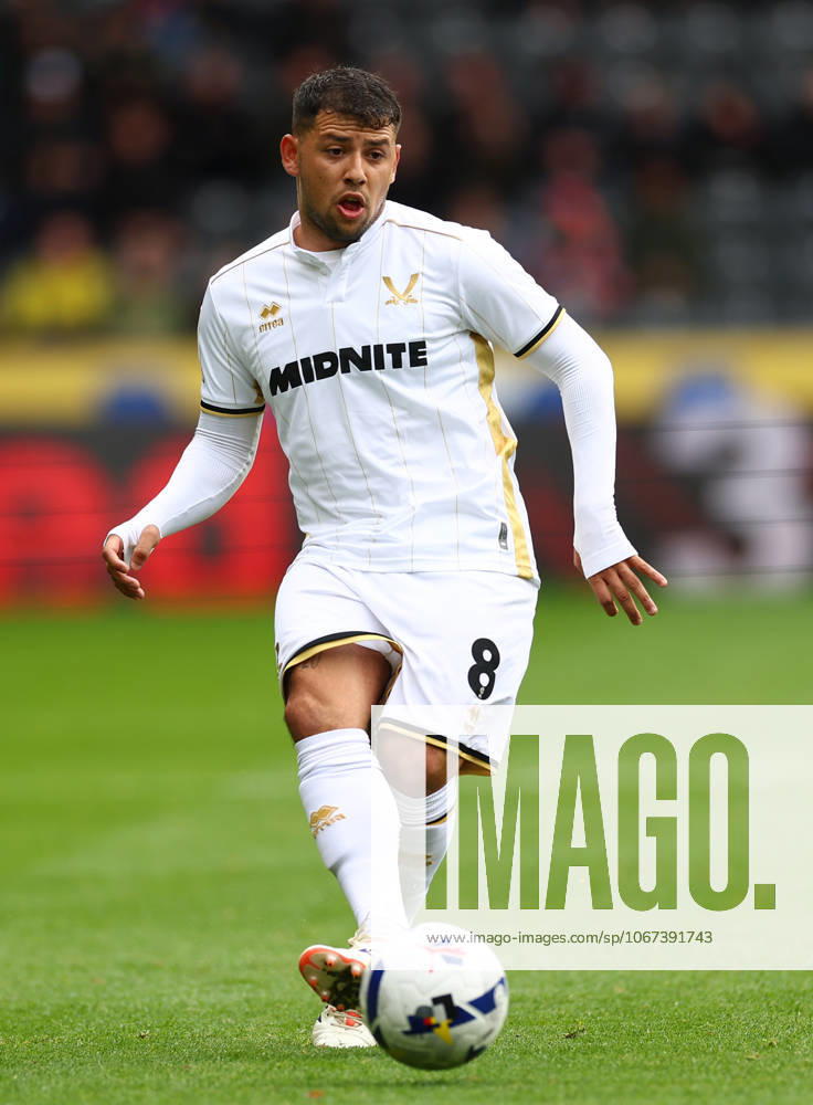 Kingston upon Hull, England, 4th October 2025. Gustavo Hamer of Sheffield United during the Hull City vs Sheffield United Sky Bet Championship match at the MKM Stadium, Kingston upon Hull. Picture credit should read: Simon Bellis Sportimage . SPI_056_SB_Hull_Sheffield_United SPI-4194