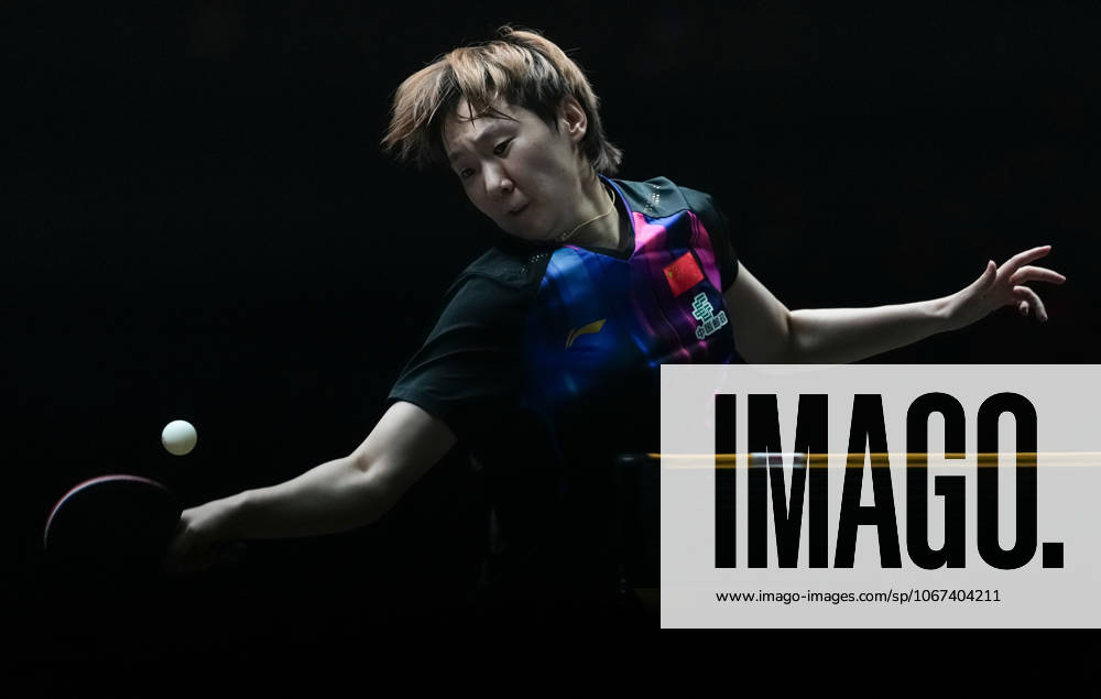 (251005) -- BEIJING, Oct. 5, 2025 -- Wang Manyu of China hits a return during the women s singles final match between Sun Yingsha of China and Wang Manyu of China at 2025 World Table tennis, Tischtennis (WTT) China Smash in Beijing, China, Oct. 5, 2025. ) (SP)CHINA-BEIJING-TABLE TENNIS-WTT-CHINA SMASH-WOMEN S SINGLES-FINAL (CN) SunxFei