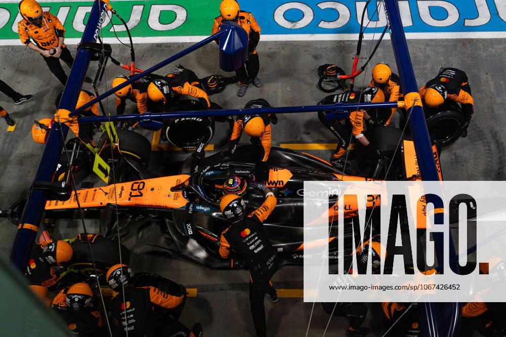 Formula 1 Singapore Grand Prix SINGAPORE, SINGAPORE - OCTOBER 5: Oscar Piastri from McLaren completes a pit-stop Formula 1 Singapore Grand Prix at the Marina Bay Street Circuit in Singapore on October 5, 2025. More than 300,000 fans turned out over race weekend according to the organisers. Zakaria Zainal Anadolu Singapore Singapore. Editorial use only. Please get in touch for any other usage.