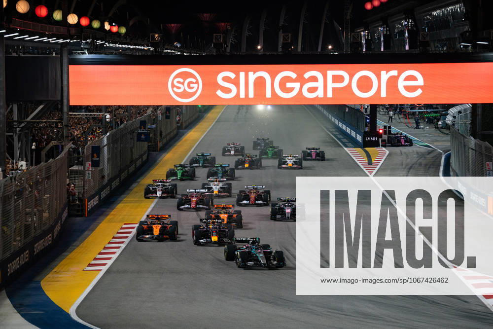 Formula 1 Singapore Grand Prix SINGAPORE, SINGAPORE - OCTOBER 5: Thousands of fans watch the Formula 1 Singapore Grand Prix at the Marina Bay Street Circuit in Singapore on October 5, 2025. More than 300,000 fans turned out over race weekend according to the organisers. Zakaria Zainal Anadolu Singapore Singapore. Editorial use only. Please get in touch for any other usage.