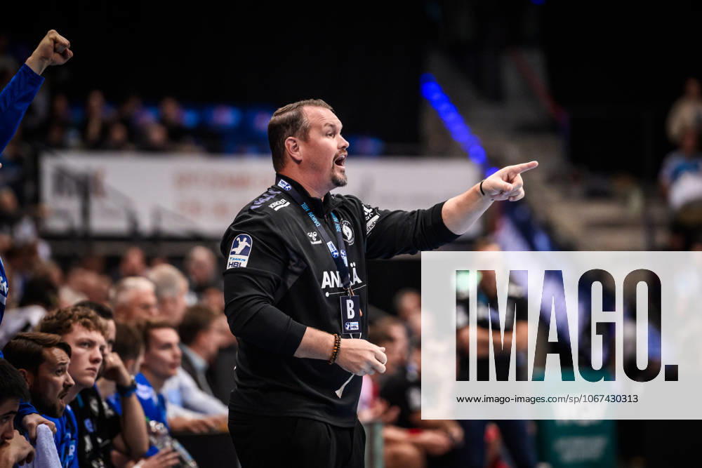 Misha Kaufmann (TVB Stuttgart, Trainer) GER, TVB 1898 Stuttgart - MT Melsungen, DAIKIN HBL, Handball, Bundesliga, 7. Spieltag, Spielzeit 2025 2026, 05.10.2025 GER, TVB 1898 Stuttgart - Frisch Auf! Goeppingen, DAIKIN HBL, Handball, Bundesliga, 7. Spieltag, Spielzeit 2025 2026, 05.10.2025 Stuttgart