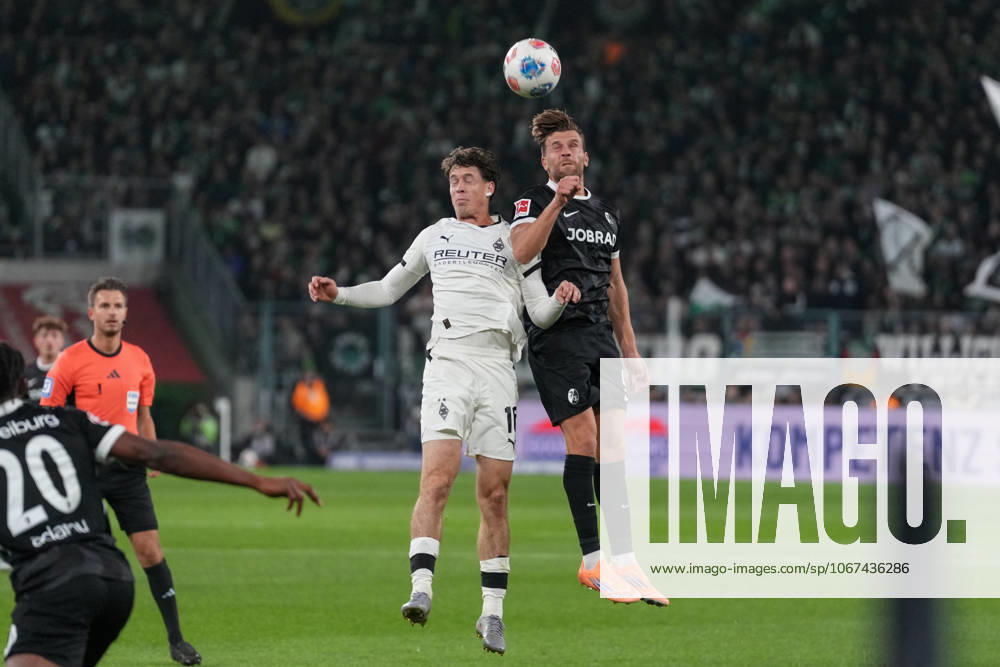 Philipp Sander (Borussia Mönchengladbach, 16) im Zweikampf mit Lucas Höler Lucas Hoeler (SC Freiburg, 09), Kopfball , Deutschland, Fussball, 1. Bundesliga, 6.Spieltag, 2025 2026, Borussia Mönchengladbach vs. SC Freiburg, 05.10.2025, BORUSSIA-PARK, Mönchengladbach, Deutschland DFL REGULATIONS PROHIBIT ANY USE OF PHOTOGRAPHS AS IMAGE SEQUENCES AND OR QUASI-VIDEO. Mönchengladbach BORUSSIA-PARK Nordrhein-Westfalen Deutschland