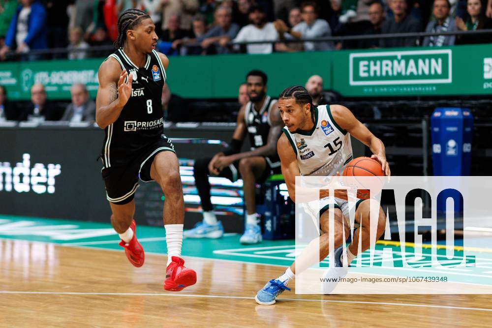Jordan Roland (Gladiators Trier) im Zweikampf mit Demarcus Marquette Demonia (BMA365 Bamberg Baskets), Vet Concept Gladiators Trier vs BMA365 Bamberg Baskets, Basketball, easyCredit BBL, 3. Spieltag, Saison 2025 2026, 05.10.2025 Vet Concept Gladiators Trier vs BMA365 Bamberg Baskets, Basketball, easyCredit BBL, 3. Spieltag, Saison 2025 2026