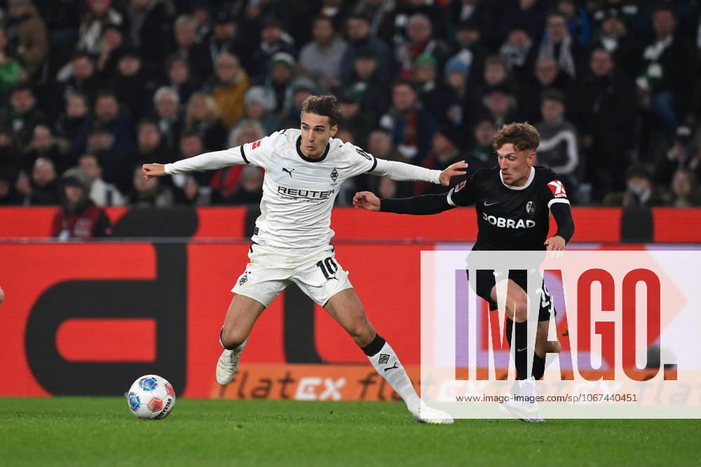Florian Neuhaus (Borussia Moenchengladbach), li., gegen Philipp Treu (SC Freiburg) 05.10.2025, Fussball 1. Bundesliga, Saison 2025 2026, 6. Spieltag, Borussia Mönchengladbach - SC Freiburg DFL regulations prohibit any use of photographs as image sequences and or quasi-video Moenchengladbach Borussia Park Nordrhein Westfalen Deutschland