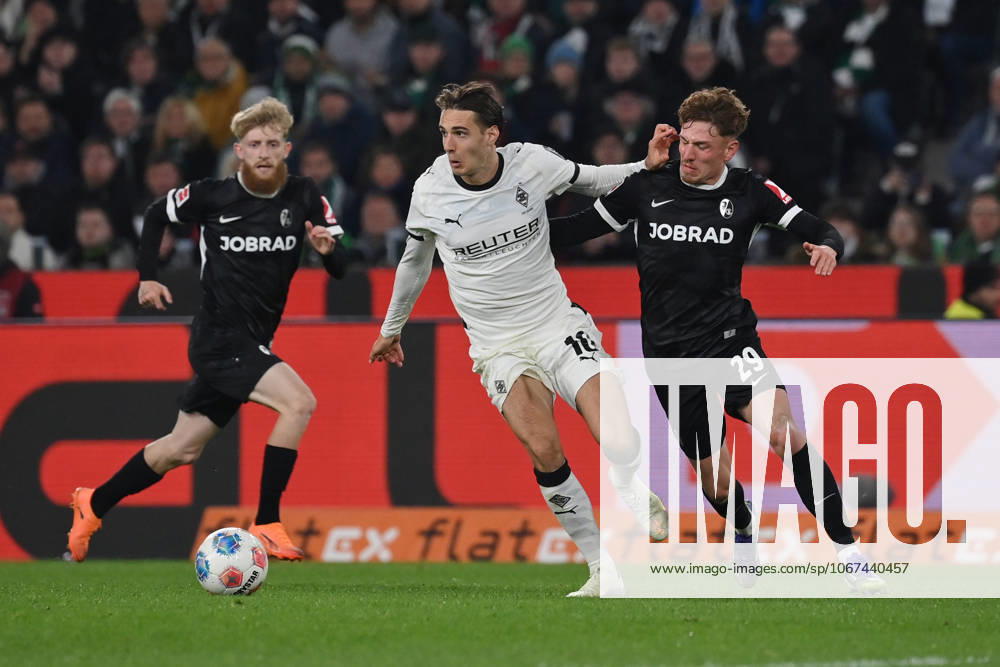 Florian Neuhaus (Borussia Moenchengladbach), li., gegen Philipp Treu (SC Freiburg) 05.10.2025, Fussball 1. Bundesliga, Saison 2025 2026, 6. Spieltag, Borussia Mönchengladbach - SC Freiburg DFL regulations prohibit any use of photographs as image sequences and or quasi-video Moenchengladbach Borussia Park Nordrhein Westfalen Deutschland