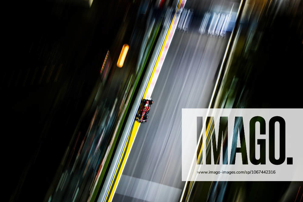 2025 Formula One Singapore Grand Prix Marina Bay Street Circuit, Singapore, Singapore. 5.October.2025; Lewis Hamilton of Great Britain and Scuderia Ferrari during Formula One Singapore Grand Prix (Photo by Jay Hirano) Singapore Marina Bay Street Circuit Singapore