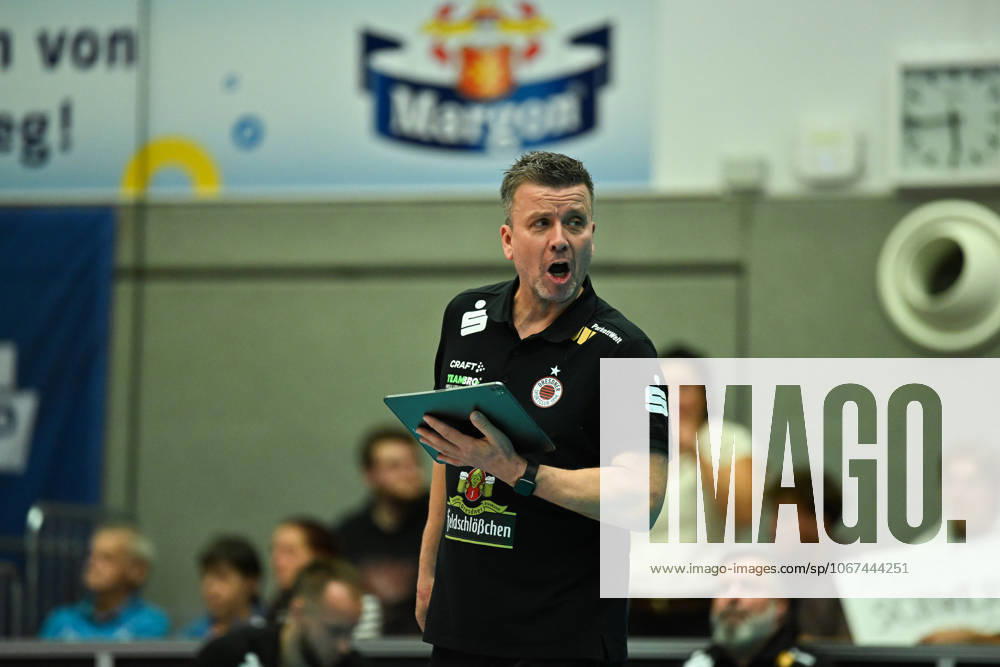 Alexander Waibl (Cheftrainer Dresdner SC) Dresdner SC vs. SSC Palmberg Schwerin, WT Energiesysteme Supercup, Volleyball Bundesliga Damen, Spielzeit 2025 2026, 04.10.2025 Dresdner SC vs. SSC Palmberg Schwerin, WT Energiesysteme Supercup, Volleyball Bundesliga Damen, Spielzeit 2025 2026, 04.10.2025 Dresden