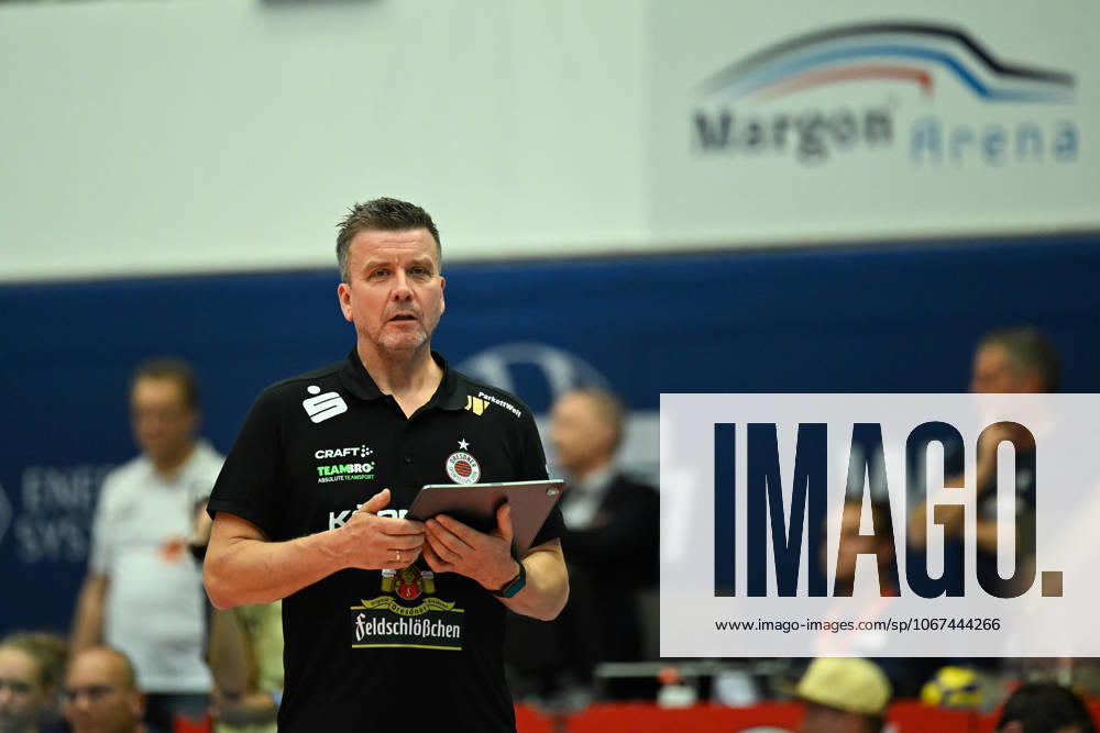 Alexander Waibl (Cheftrainer Dresdner SC) Dresdner SC vs. SSC Palmberg Schwerin, WT Energiesysteme Supercup, Volleyball Bundesliga Damen, Spielzeit 2025 2026, 04.10.2025 Dresdner SC vs. SSC Palmberg Schwerin, WT Energiesysteme Supercup, Volleyball Bundesliga Damen, Spielzeit 2025 2026, 04.10.2025 Dresden