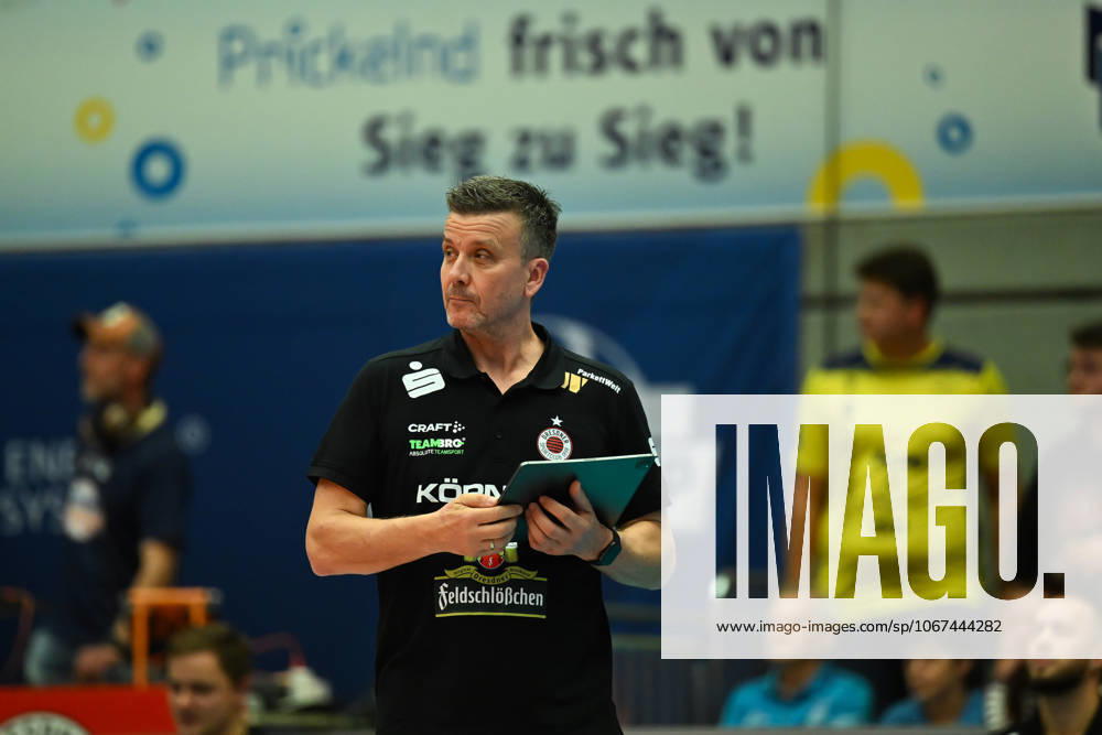 Alexander Waibl (Cheftrainer Dresdner SC) Dresdner SC vs. SSC Palmberg Schwerin, WT Energiesysteme Supercup, Volleyball Bundesliga Damen, Spielzeit 2025 2026, 04.10.2025 Dresdner SC vs. SSC Palmberg Schwerin, WT Energiesysteme Supercup, Volleyball Bundesliga Damen, Spielzeit 2025 2026, 04.10.2025 Dresden