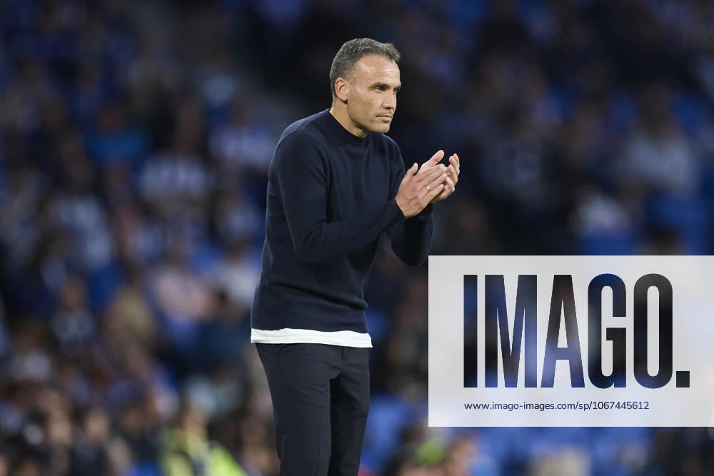 Sergio Francisco head coach of Real Sociedad reacts during the LaLiga EA Sports match between Real Sociedad and Rayo Vallecano at Anoeta on October 5, 2025, in San Sebastian, Spain. San Sebastian SPAIN - ZUMAa181 20251005_zaa_a181_236