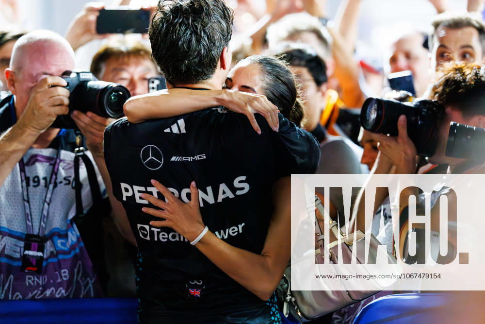 George Russell of Great Britain and the Mercedes-AMG PETRONAS Formula One Team celebrates with his partner Carmen Montero Mundt after winning the Grand Prix of Singapore at the Marina Bay Street Circuit. Singapore Singapore - ZUMAs197 20251005_aaa_s197_568