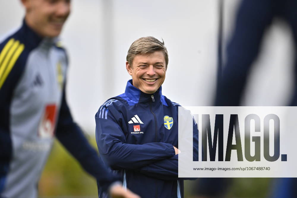 STOCKHOLM, SWEDEN 20251006 national team, Nationalteam captain Jon Dahl Tomasson when the men s national football team trains on Monday on Bosön ahead of the World Cup qualifiers against Switzerland and Kosovo. STOCKHOLM SWEDEN
