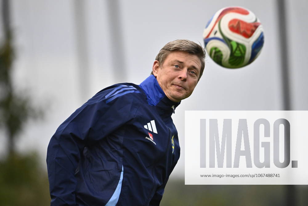 STOCKHOLM, SWEDEN 20251006 national team, Nationalteam captain Jon Dahl Tomasson when the men s national football team trains on Monday on Bosön ahead of the World Cup qualifiers against Switzerland and Kosovo. STOCKHOLM SWEDEN