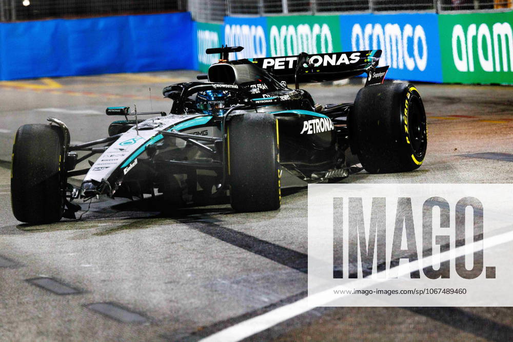 George Russell of Great Britain in the (63) Mercedes-AMG PETRONAS Formula One Team W16 just after crashing into the barriers during the practice session two ahead of the F1 Grand Prix of Singapore at the Marina Bay Street Circuit. Singapore Singapore - ZUMAngap 20251003_aaa_s197_207