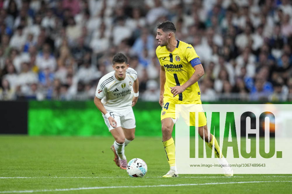 Santi Comesana of Villarreal CF in action during the Spanish League, LaLiga EA Sports, football match played between Real Madrid and Villarreal CF at Santiago Bernabeu stadium on October 04, 2025, in Madrid, Spain. Madrid Spain - ZUMA Vil 20251004_zaa_a181_317