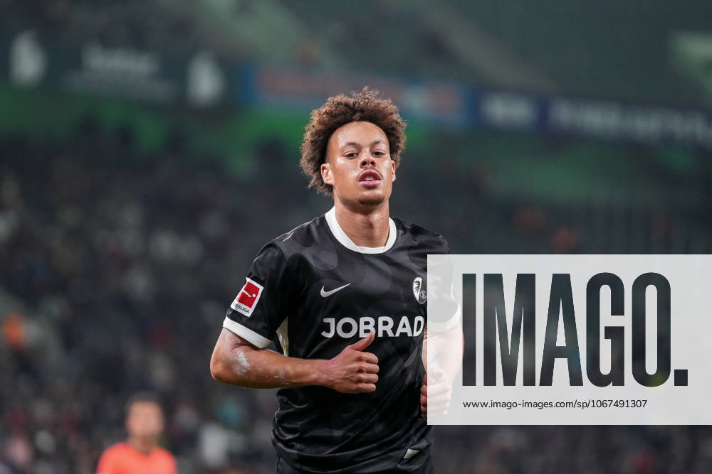 Derry Scherhant (SC Freiburg, 07) , Deutschland, Fussball, 1. Bundesliga, 6.Spieltag, 2025 2026, Borussia Mönchengladbach vs. SC Freiburg, 05.10.2025, BORUSSIA-PARK, Mönchengladbach, Deutschland DFL REGULATIONS PROHIBIT ANY USE OF PHOTOGRAPHS AS IMAGE SEQUENCES AND OR QUASI-VIDEO. Mönchengladbach BORUSSIA-PARK Nordrhein-Westfalen Deutschland