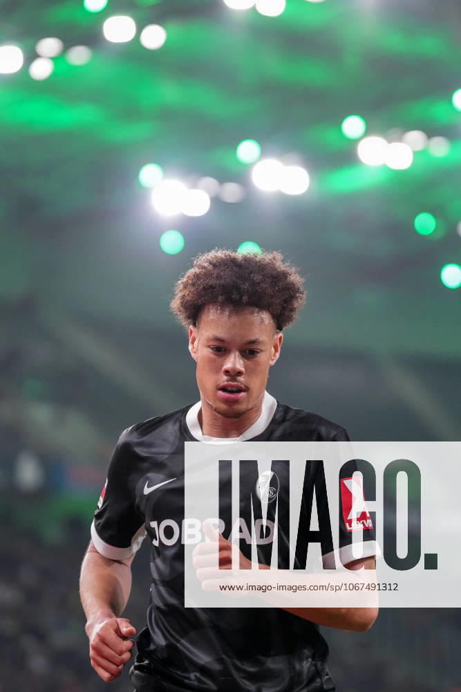 Derry Scherhant (SC Freiburg, 07) , Deutschland, Fussball, 1. Bundesliga, 6.Spieltag, 2025 2026, Borussia Mönchengladbach vs. SC Freiburg, 05.10.2025, BORUSSIA-PARK, Mönchengladbach, Deutschland DFL REGULATIONS PROHIBIT ANY USE OF PHOTOGRAPHS AS IMAGE SEQUENCES AND OR QUASI-VIDEO. Mönchengladbach BORUSSIA-PARK Nordrhein-Westfalen Deutschland