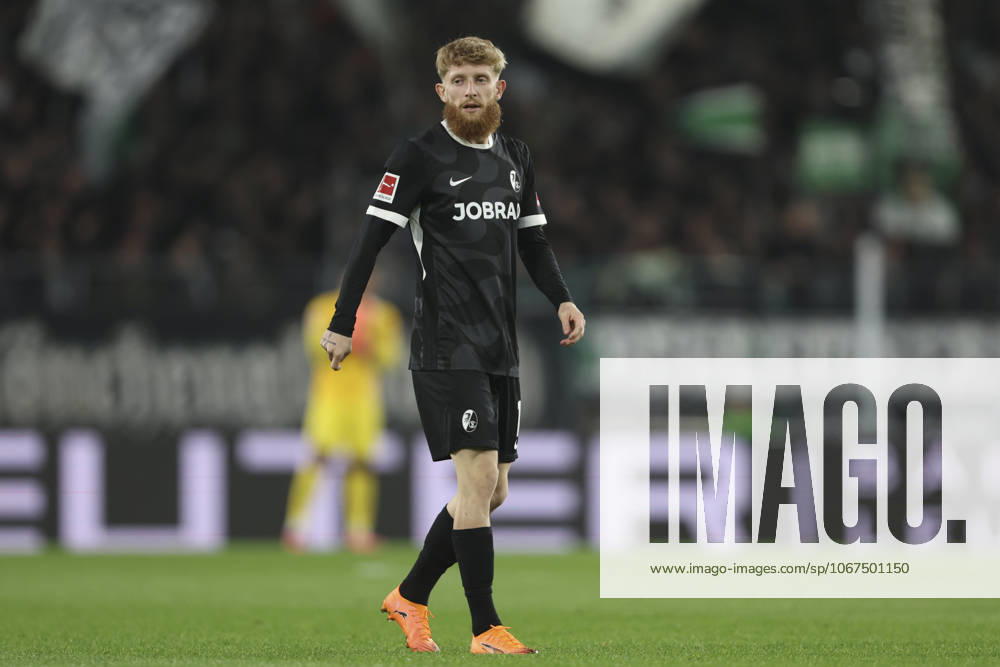 Jan-Niklas Beste (SC Freiburg) schaut waehrend des spiels der Bundesliga zwischen Borussia Mönchengladbach und Club Freiburg, Stadion im Borussia-Park am 05. October 2025 in Mönchengladbach, Deutschland. (Foto von Oliver Kaelke DeFodi Images) +++ Jan-Niklas Beste (SC Freiburg) looks on during the Bundesliga match between Borussia Mönchengladbach and Sport-Club Freiburg at Stadion im Borussia-Park on October 5, 2025 in Mönchengladbach, Germany. (Photo by Oliver Kaelke DeFodi Images) DFL regulations prohibit any use of photographs as image sequences and or quasi-video. (Photo by Oliver Kaelke DeFodi Images) Jan Niklas Beste SC Freiburg looks on during the Bundesliga match between Borussia Mönchengladbach and Sport Club Freiburg, Stadion im Borussia Park on October 05 2025 in Mönchengladbach, Germany Photo by Oliver Kaelke DeFodi Images Jan Niklas Beste SC Freiburg looks on during the Bundesliga match between Borussia Mönchengladbach and Sport Club Freiburg at Stadion im Borussia Park on October 5, 2025 in Mönchengladbach, Germany Photo by Oliver Kaelke DeFodi Images DFL regulations prohibit any use of photographs as image sequences and or quasi video Photo by Oliver Kaelke DeFodi Images