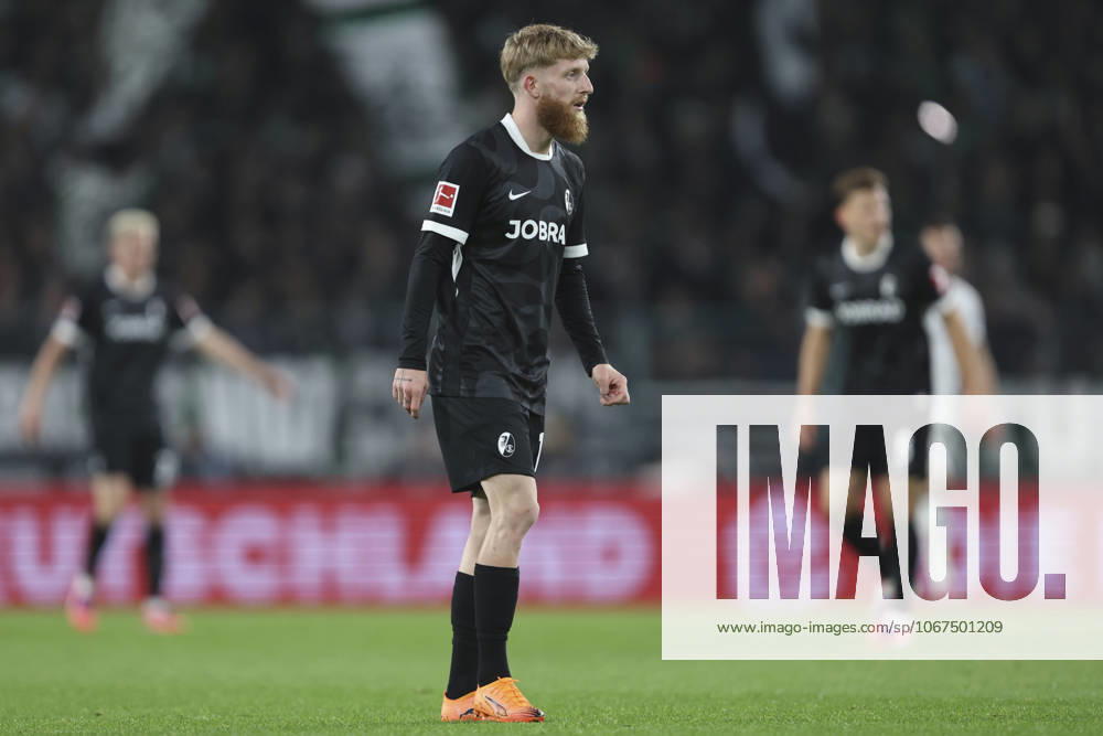 Jan-Niklas Beste (SC Freiburg) schaut waehrend des spiels der Bundesliga zwischen Borussia Mönchengladbach und Club Freiburg, Stadion im Borussia-Park am 05. October 2025 in Mönchengladbach, Deutschland. (Foto von Oliver Kaelke DeFodi Images) +++ Jan-Niklas Beste (SC Freiburg) looks on during the Bundesliga match between Borussia Mönchengladbach and Sport-Club Freiburg at Stadion im Borussia-Park on October 5, 2025 in Mönchengladbach, Germany. (Photo by Oliver Kaelke DeFodi Images) DFL regulations prohibit any use of photographs as image sequences and or quasi-video. (Photo by Oliver Kaelke DeFodi Images) Jan Niklas Beste SC Freiburg looks on during the Bundesliga match between Borussia Mönchengladbach and Sport Club Freiburg, Stadion im Borussia Park on October 05 2025 in Mönchengladbach, Germany Photo by Oliver Kaelke DeFodi Images Jan Niklas Beste SC Freiburg looks on during the Bundesliga match between Borussia Mönchengladbach and Sport Club Freiburg at Stadion im Borussia Park on October 5, 2025 in Mönchengladbach, Germany Photo by Oliver Kaelke DeFodi Images DFL regulations prohibit any use of photographs as image sequences and or quasi video Photo by Oliver Kaelke DeFodi Images