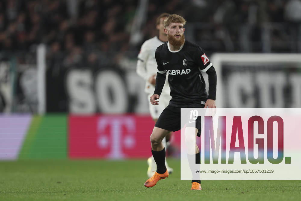 Jan-Niklas Beste (SC Freiburg) schaut waehrend des spiels der Bundesliga zwischen Borussia Mönchengladbach und Club Freiburg, Stadion im Borussia-Park am 05. October 2025 in Mönchengladbach, Deutschland. (Foto von Oliver Kaelke DeFodi Images) +++ Jan-Niklas Beste (SC Freiburg) looks on during the Bundesliga match between Borussia Mönchengladbach and Sport-Club Freiburg at Stadion im Borussia-Park on October 5, 2025 in Mönchengladbach, Germany. (Photo by Oliver Kaelke DeFodi Images) DFL regulations prohibit any use of photographs as image sequences and or quasi-video. (Photo by Oliver Kaelke DeFodi Images) Jan Niklas Beste SC Freiburg looks on during the Bundesliga match between Borussia Mönchengladbach and Sport Club Freiburg, Stadion im Borussia Park on October 05 2025 in Mönchengladbach, Germany Photo by Oliver Kaelke DeFodi Images Jan Niklas Beste SC Freiburg looks on during the Bundesliga match between Borussia Mönchengladbach and Sport Club Freiburg at Stadion im Borussia Park on October 5, 2025 in Mönchengladbach, Germany Photo by Oliver Kaelke DeFodi Images DFL regulations prohibit any use of photographs as image sequences and or quasi video Photo by Oliver Kaelke DeFodi Images
