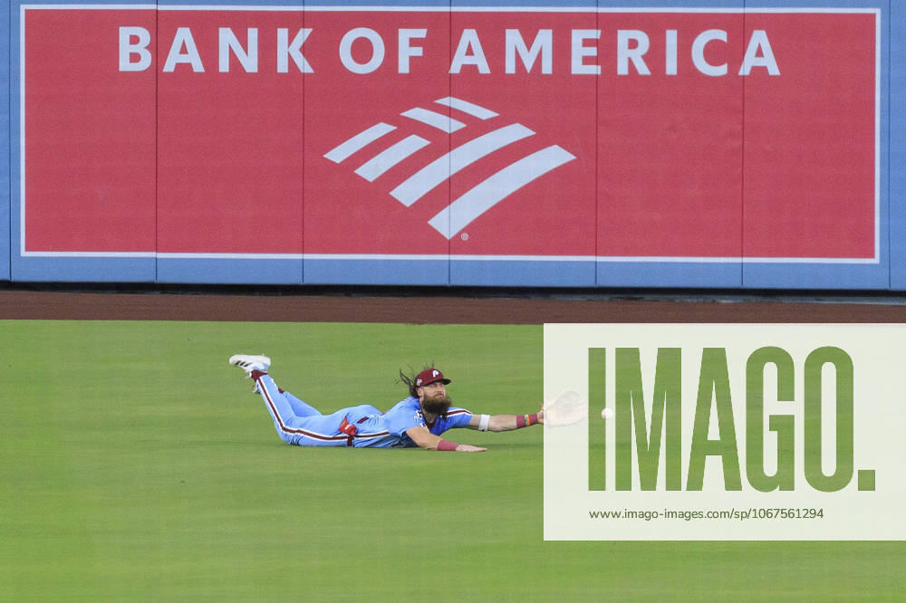 Brandon Marsh 16 of the Philadelphia Phillies is unable to make a catch in the outfield during their MLB, Baseball Herren, USA National League Division Series Game 3 against the Los Angeles Dodgers on Wednesday October 8, 2025 at Dodger Stadium in Los Angeles, California. JAVIER ROJAS PI Los Angeles USA - ZUMAp124 20251008_zaa_p124_007