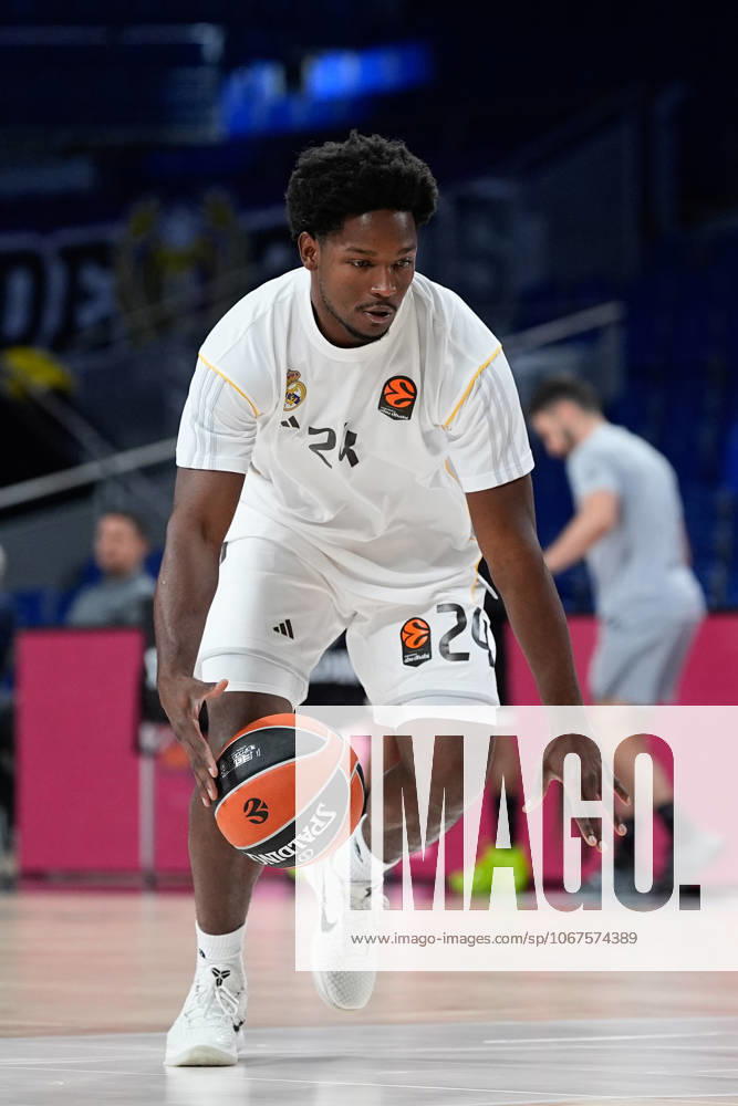 Andres Feliz of Real Madrid warms up during the Turkish Airlines Euroleague 2025 26 League Phase MD3, match played between Real Madrid and LDLC ASVEL Villeurbanne at Movistar Arena on October 09, 2025 in Madrid, Spain. Madrid Spain - ZUMAa181 20251009_zaa_a181_314