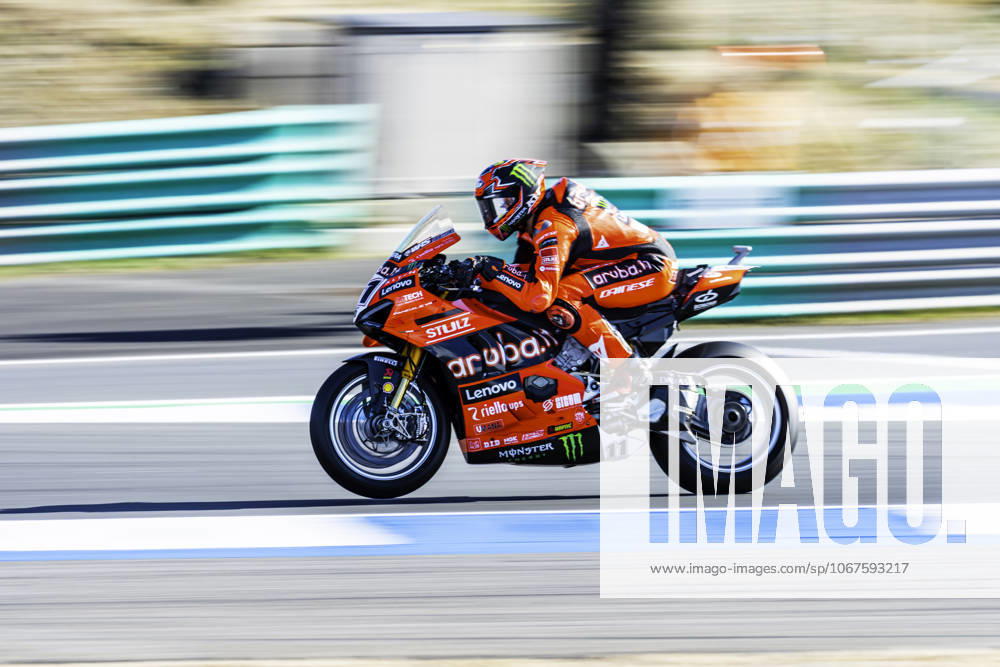 Nicolo Bulega in action during the WorldSBK Championship Free Practice at the Estoril Circuit, Portugal, on October 11, 2025. Cascais Portugal - ZUMAr200 20251010_zsp_r200_015