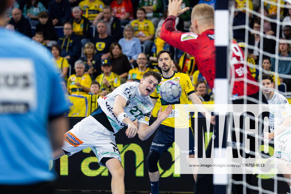 Oskar SUNNEFELDT (FRISCH AUF! Goeppingen, 27) erzielt ein Tor, Aktion, Torwurf Rhein-Neckar-Loewen (RNL) vs. FRISCH AUF! Goeppingen (FAG), Handball, Maenner, Daikin Handball Bundesliga (HBL), 8. Spieltag, Spielzeit 2025 2026, 09.10.2025 Rhein-Neckar-Loewen (RNL) vs. FRISCH AUF! Goeppingen (FAG), Handball, Maenner, Daikin Handball Bundesliga (HBL), 8. Spieltag, Spielzeit 2025 2026, 09.10.2025 Mannheim