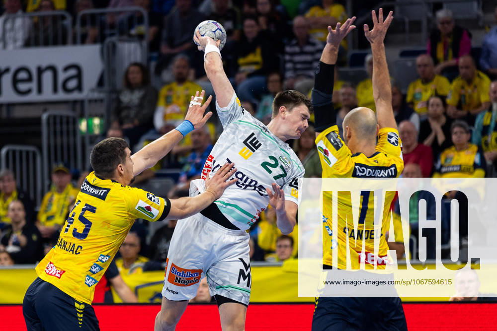 Oskar SUNNEFELDT (FRISCH AUF! Goeppingen, 27) erzielt ein Tor, Aktion, Torwurf Rhein-Neckar-Loewen (RNL) vs. FRISCH AUF! Goeppingen (FAG), Handball, Maenner, Daikin Handball Bundesliga (HBL), 8. Spieltag, Spielzeit 2025 2026, 09.10.2025 Rhein-Neckar-Loewen (RNL) vs. FRISCH AUF! Goeppingen (FAG), Handball, Maenner, Daikin Handball Bundesliga (HBL), 8. Spieltag, Spielzeit 2025 2026, 09.10.2025 Mannheim