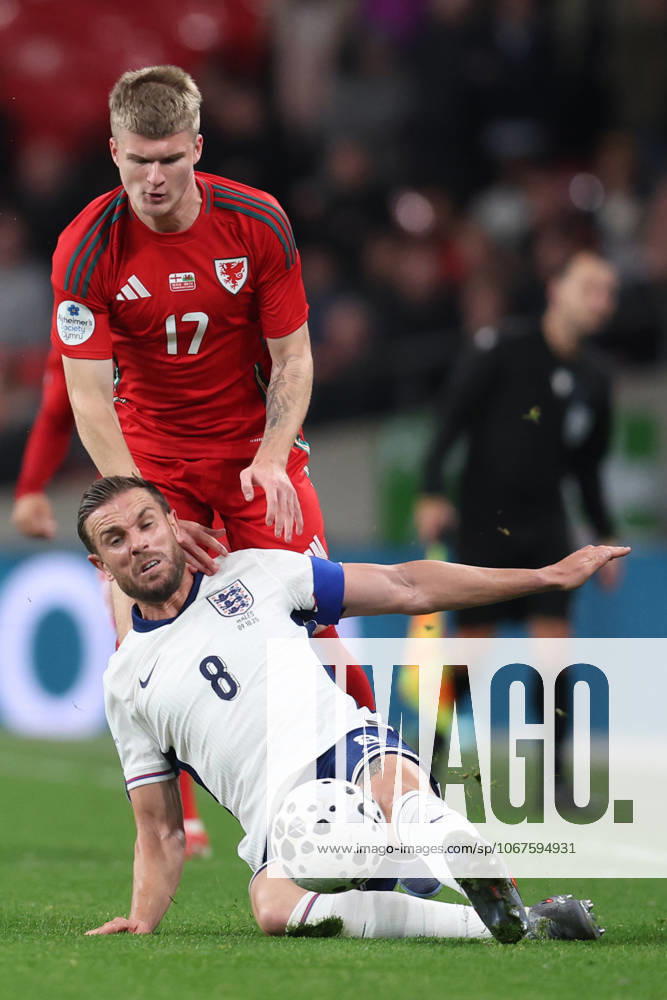 London, England, 9th October 2025. Jordan Henderson of England and Jordan James of Wales challenge for the ball during the England vs Wales International Friendly, Länderspiel, Nationalmannschaft match at Wembley Stadium, London. Picture credit should read: Paul Terry Sportimage . SPI_184_PT_Eng_Wal SPI-4207-0279