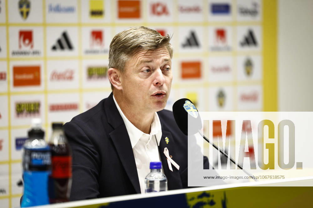 STOCKHOLM, SWEDEN 20251010 Swedish national team, Nationalteam captain Jon Dahl Tomasson during a press conference, PK, Pressekonferenz after Friday s World Cup qualifying soccer match between Sweden and Switzerland at Strawberry Arena, October 10, 2025 in Stockholm, Sweden. STOCKHOLM SWEDEN