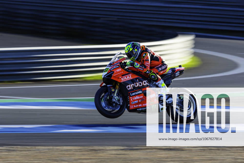 Alvaro Bautista in action during the WorldSBK Championship Free Practice 3 at the Estoril Circuit, Portugal, on October 11, 2025. Cascais Portugal - ZUMAr200 20251011_zsp_r200_008