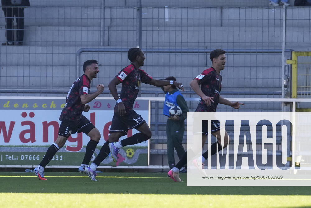Torjubel, Emotionen, Torschuss, Abschluss, Torerfolg, Treffer , Deutschland, Fussball, Regionalliga Südwest, 12.Spieltag, 2025 2026, SC Freiburg II vs. KSV Hessen Kassel, 11.10.2025, Dreisamstadion, Freiburg, Deutschland DFB REGULATIONS PROHIBIT ANY USE OF PHOTOGRAPHS AS IMAGE SEQUENCES AND OR QUASI-VIDEO. Freiburg Dreisamstadion Baden-Wuerttemberg Deutschland