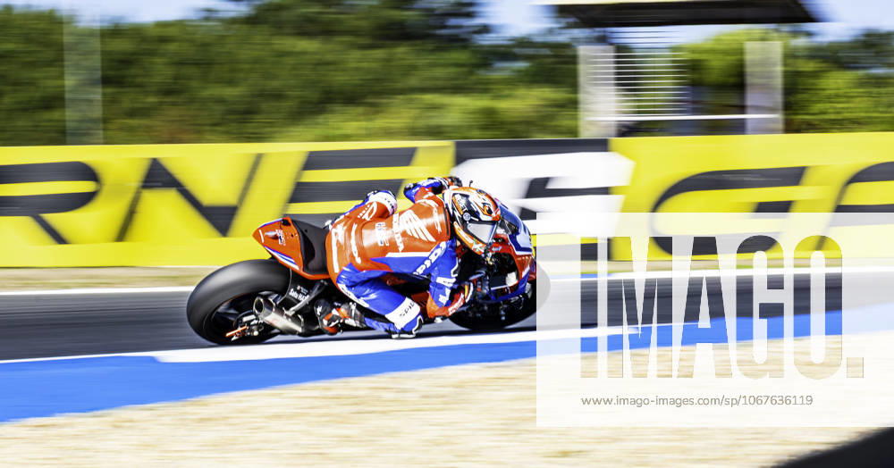 Iker Lecuona in action during the WorldSBK Championship Tissot Superpole at the Estoril Circuit, Portugal, on October 11, 2025. Cascais Portugal - ZUMAr200 20251011_zsp_r200_039