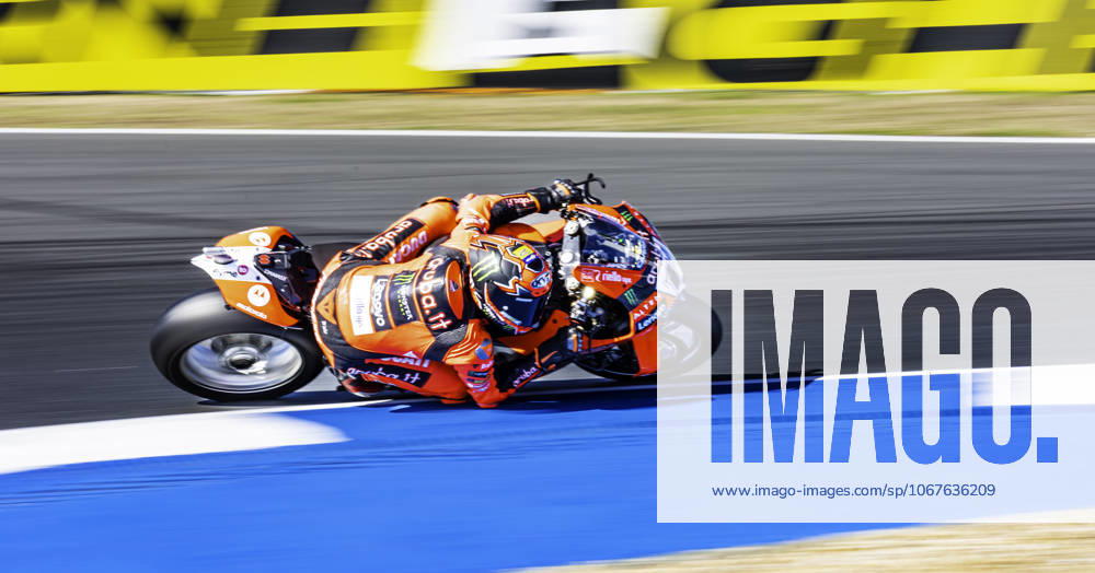 Nicolo Bulega in action during the WorldSBK Championship Tissot Superpole at the Estoril Circuit, Portugal, on October 11, 2025. Cascais Portugal - ZUMAr200 20251011_zsp_r200_047
