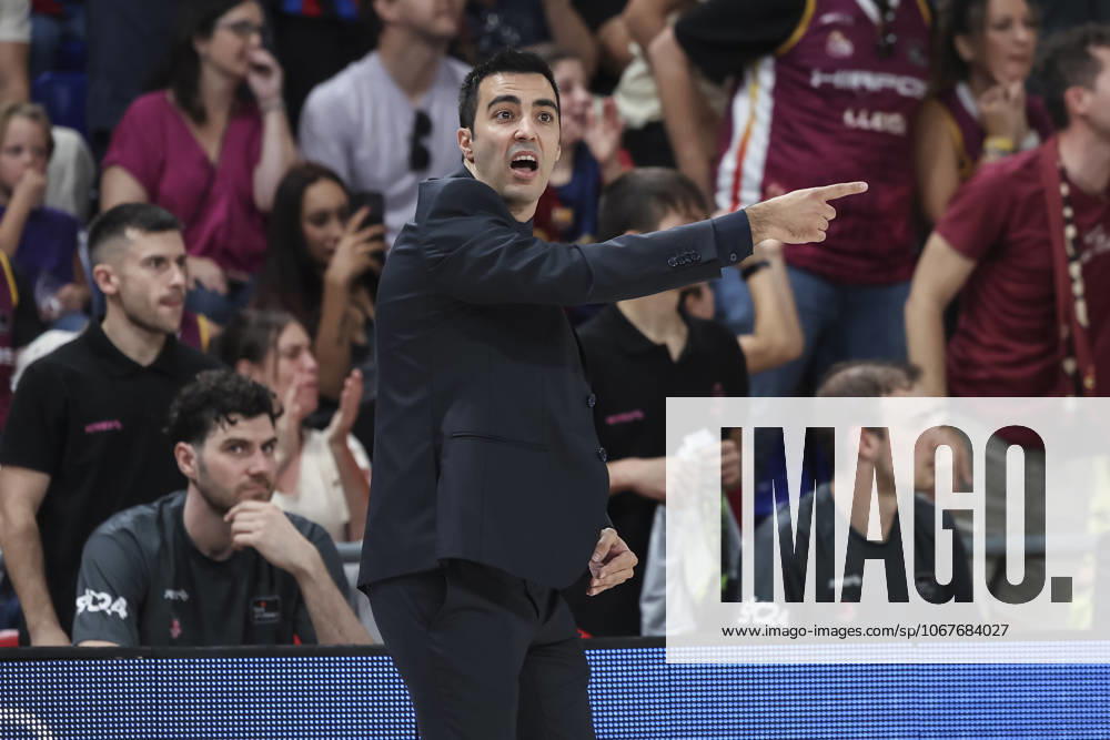 Gerard Encuentra, head coach of Hiopos Lleida, gestures during the Spanish League, Liga ACB Endesa, basketball match played between FC Barcelona, Barca and Hiopos Lleida at Palau Blaugrana on October 12, 2025 in Barcelona, Spain. Barcelona Spain - ZUMAa181 20251012_zaa_a181_166