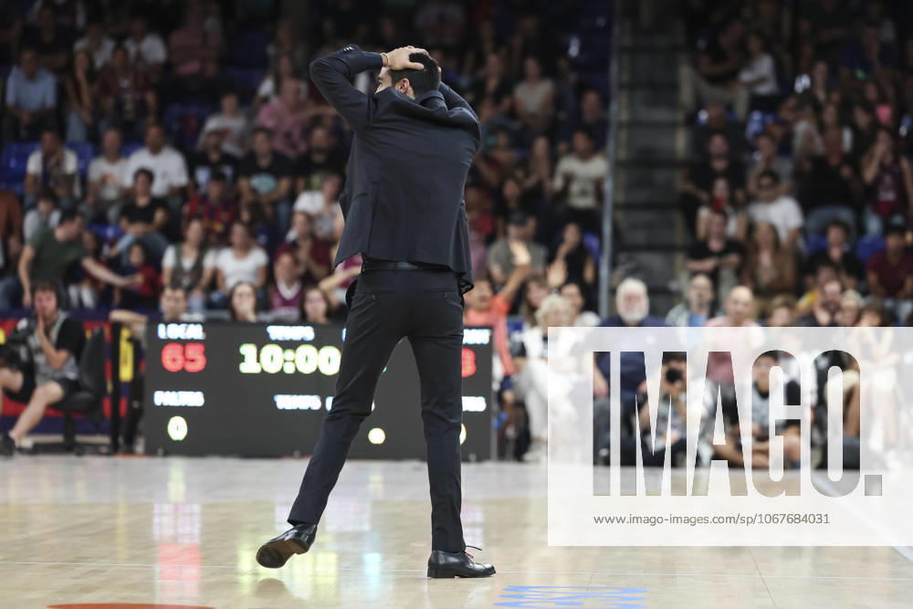 Gerard Encuentra, head coach of Hiopos Lleida, gestures during the Spanish League, Liga ACB Endesa, basketball match played between FC Barcelona, Barca and Hiopos Lleida at Palau Blaugrana on October 12, 2025 in Barcelona, Spain. Barcelona Spain - ZUMAa181 20251012_zaa_a181_169