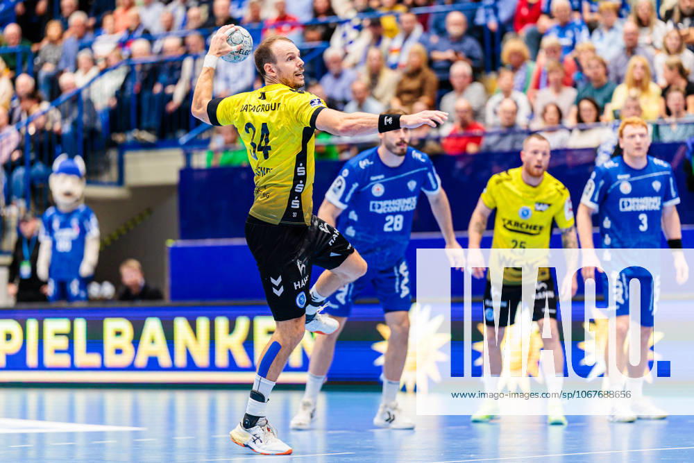 Kai Haefner (TVB Stuttgart, 34) beim Siebenmeter 7 Meter Wurf GER, TBV Lemgo Lippe vs. TVB Stuttgart, Handball, 1. Bundesliga, 8. Spieltag, Spielzeit 2025 2026, 12.10.2025 GER, TBV Lemgo Lippe vs. TVB Stuttgart, Handball, 1. Bundesliga, 8. Spieltag, Spielzeit 2025 2026, 12.10.2025 Lemgo