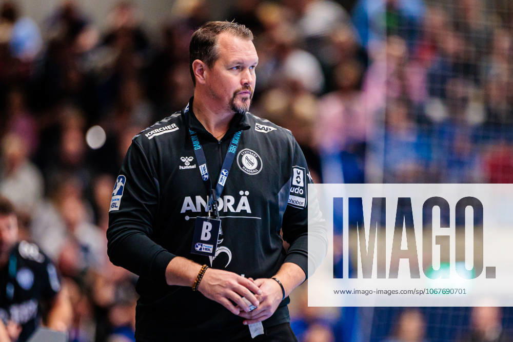 Misha Kaufmann (TVB Stuttgart, Trainer) GER, TBV Lemgo Lippe vs. TVB Stuttgart, Handball, 1. Bundesliga, 8. Spieltag, Spielzeit 2025 2026, 12.10.2025 GER, TBV Lemgo Lippe vs. TVB Stuttgart, Handball, 1. Bundesliga, 8. Spieltag, Spielzeit 2025 2026, 12.10.2025 Lemgo