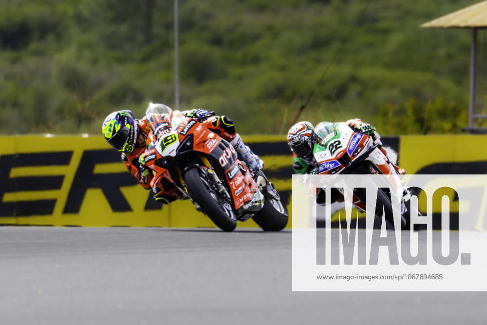 Alvaro Bautista and Alex Lowes in action during the WorldSBK Championship Race 2 at the Estoril Circuit, Portugal, on October 12, 2025. Cascais Portugal - ZUMAr200 20251012_zsp_r200_040