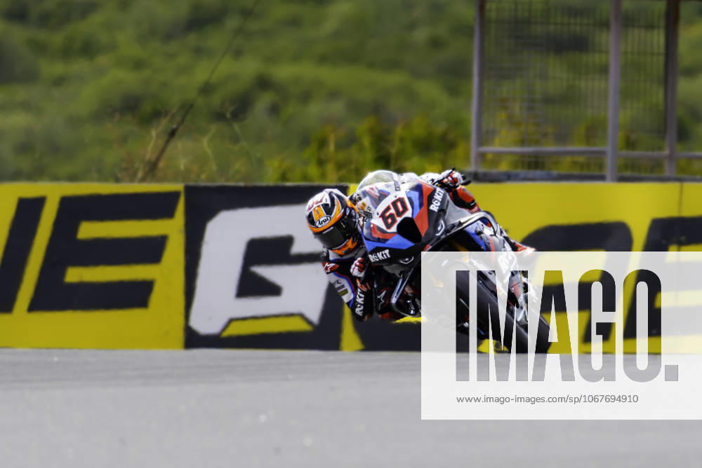 Michael van der Mark in action during the WorldSBK Championship Race 2 at the Estoril Circuit, Portugal, on October 12, 2025. Cascais Portugal - ZUMAr200 20251012_zsp_r200_042