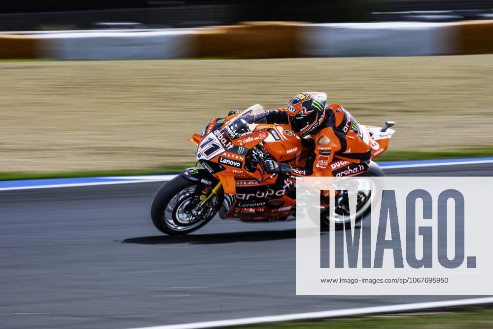 Nicolo Bulega in action during the WorldSBK Championship Race 2 at the Estoril Circuit, Portugal, on October 12, 2025. Cascais Portugal - ZUMAr200 20251012_zsp_r200_066