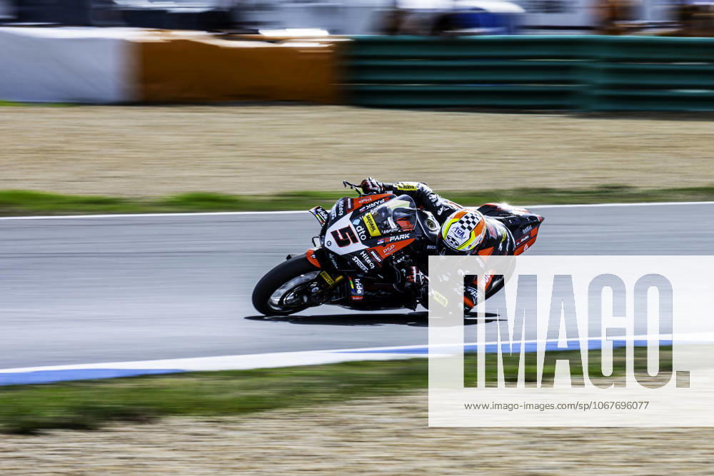 Yari Montella in action during the WorldSBK Championship Race 2 at the Estoril Circuit, Portugal, on October 12, 2025. Cascais Portugal - ZUMAr200 20251012_zsp_r200_071