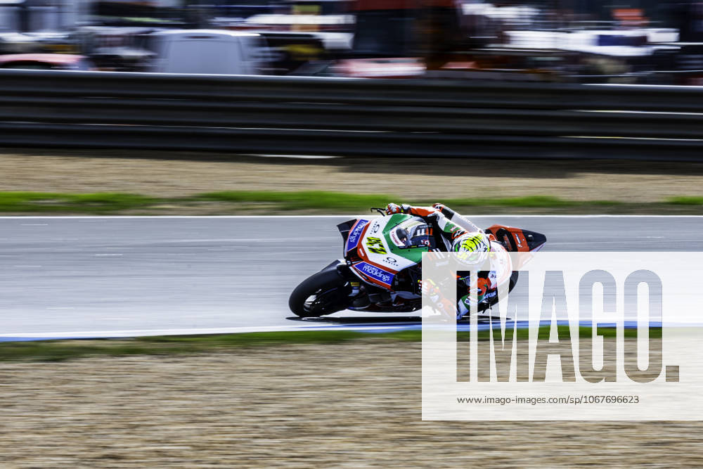 Axel Bassani in action during the WorldSBK Championship Race 2 at the Estoril Circuit, Portugal, on October 12, 2025. Cascais Portugal - ZUMAr200 20251012_zsp_r200_075