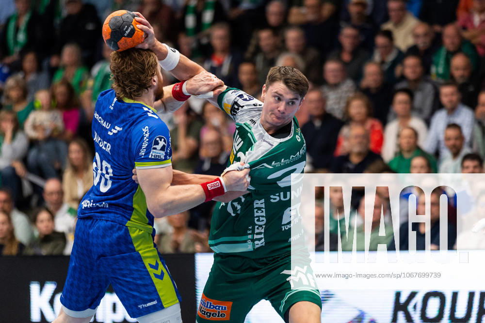 Oskar SUNNEFELDT (FRISCH AUF! Goeppingen, 27) erzielt ein Tor, Aktion, Torwurf GER, FRISCH AUF! Goeppingen (FAG) vs. VfL Gummersbach (GUM), Handball, Maenner, Daikin Handball Bundesliga (HBL), 11. Spieltag, Spielzeit 2025 2026, 12.10.2025 GER, FRISCH AUF! Goeppingen (FAG) vs. VfL Gummersbach (GUM), Handball, Maenner, Daikin Handball Bundesliga (HBL), 11. Spieltag, Spielzeit 2025 2026, 12.10.2025 Goeppingen