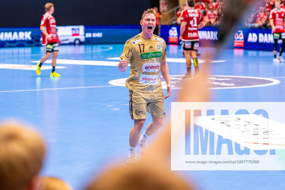 August Pedersen (TSV Hannover-Burgdorf, Nr. 17) (L-R), Fredericia Handboldklub (red) against TSV Hannover-Burgdorf (beige) (1. Matchday of Group Matches EHF European League 2025 2026) (14.10.2025, Middelfart Sparekasse ARENA (Fredericia, DEN),