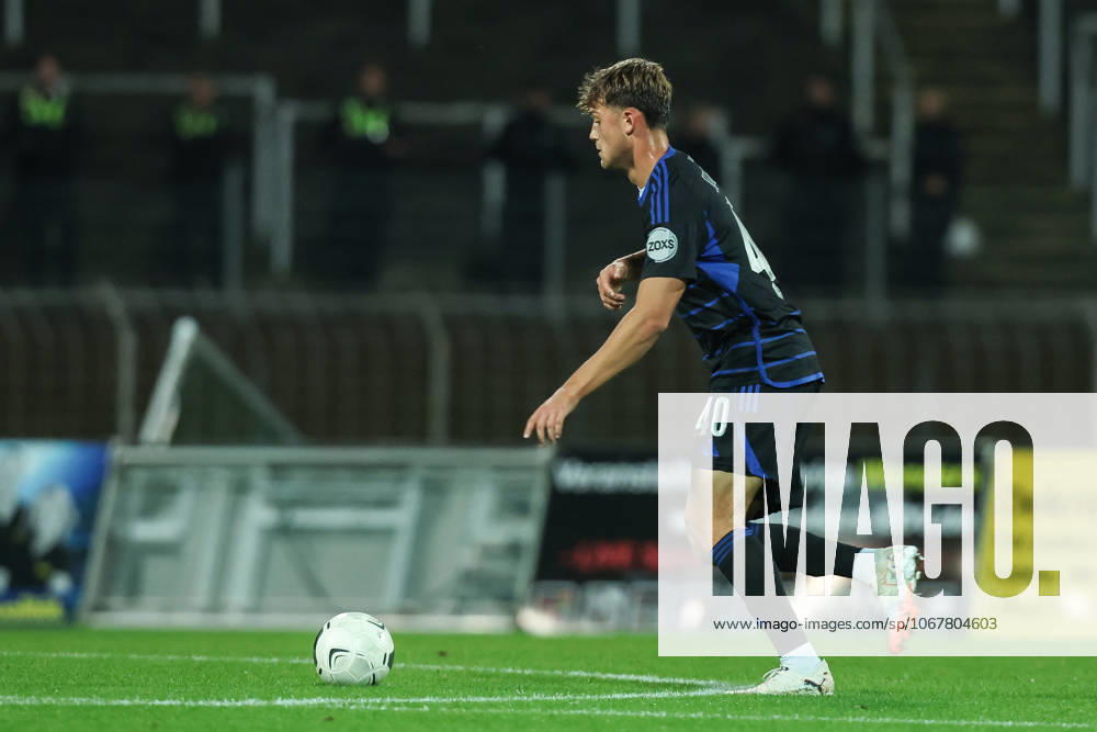 Fussball, FVN Niederrheinpokal Saison 2025 2026 Achtelfinale KFC Uerdingen - MSV Duisburg 15.10.2025, Grotenburg-Stadion Ben Schlicke (MSV Duisburg, 40) Krefeld Grotenburg-Stadion Nordrhein-Westfalen Deutschland